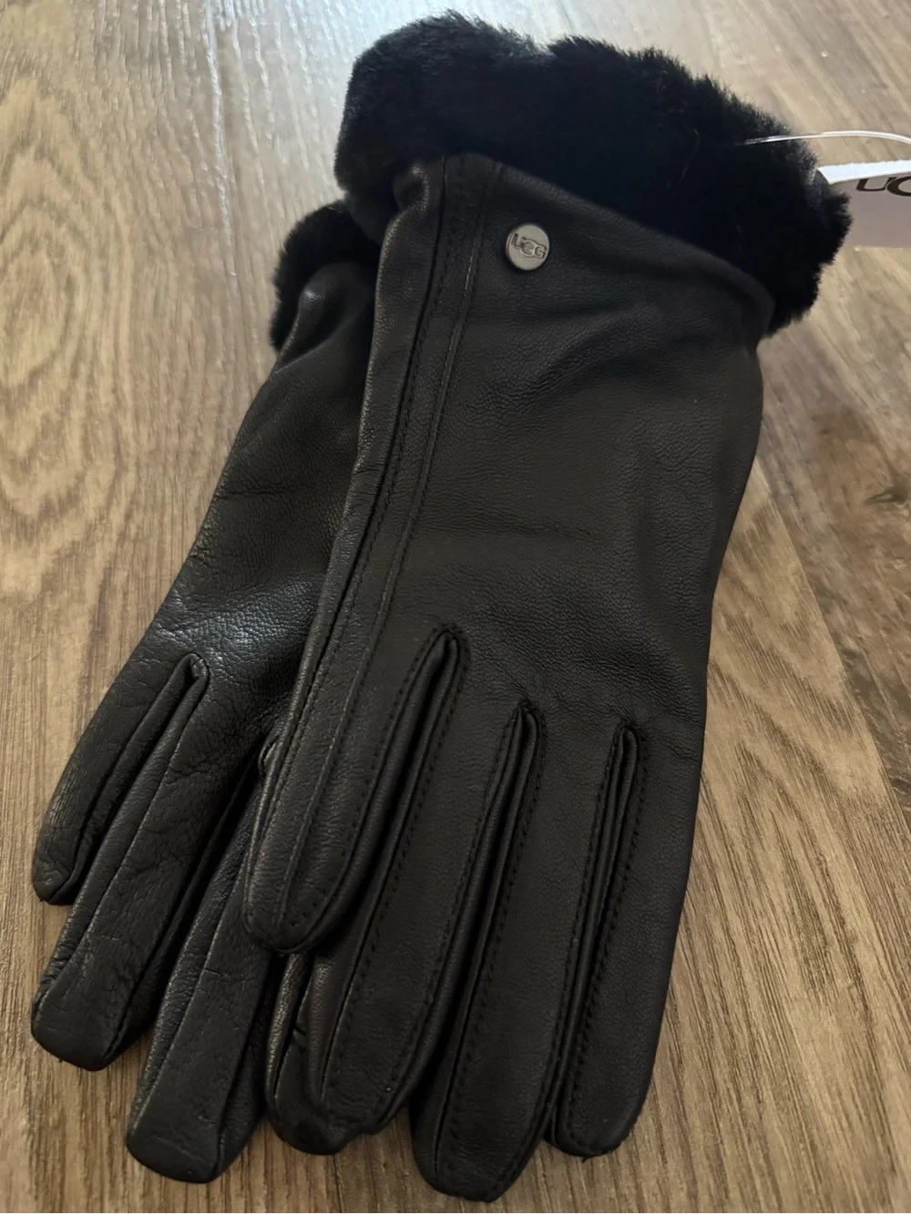 UGG leather vent gloves touch screen compatible